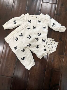 Janie and Jack Cream Knit Set with Black Bow Motif